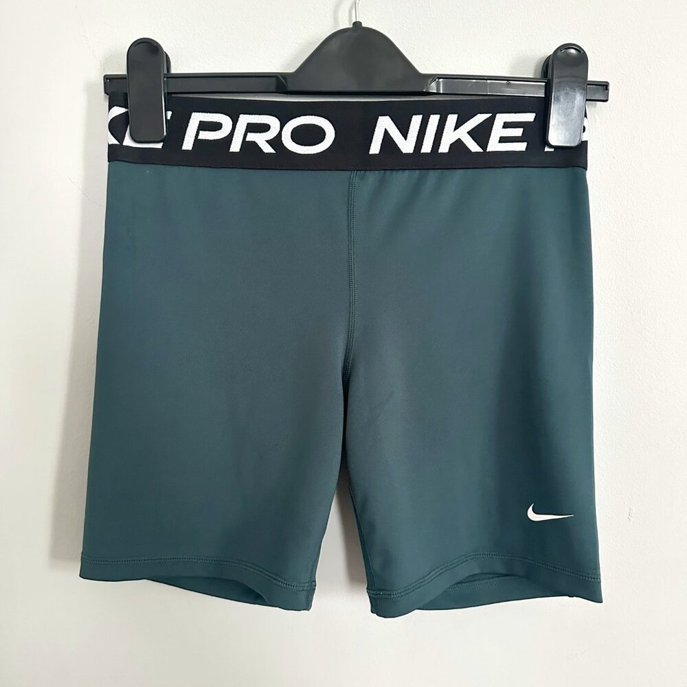 Nike Pro Shorts 5” - Girls XL Deep Jungle/Green